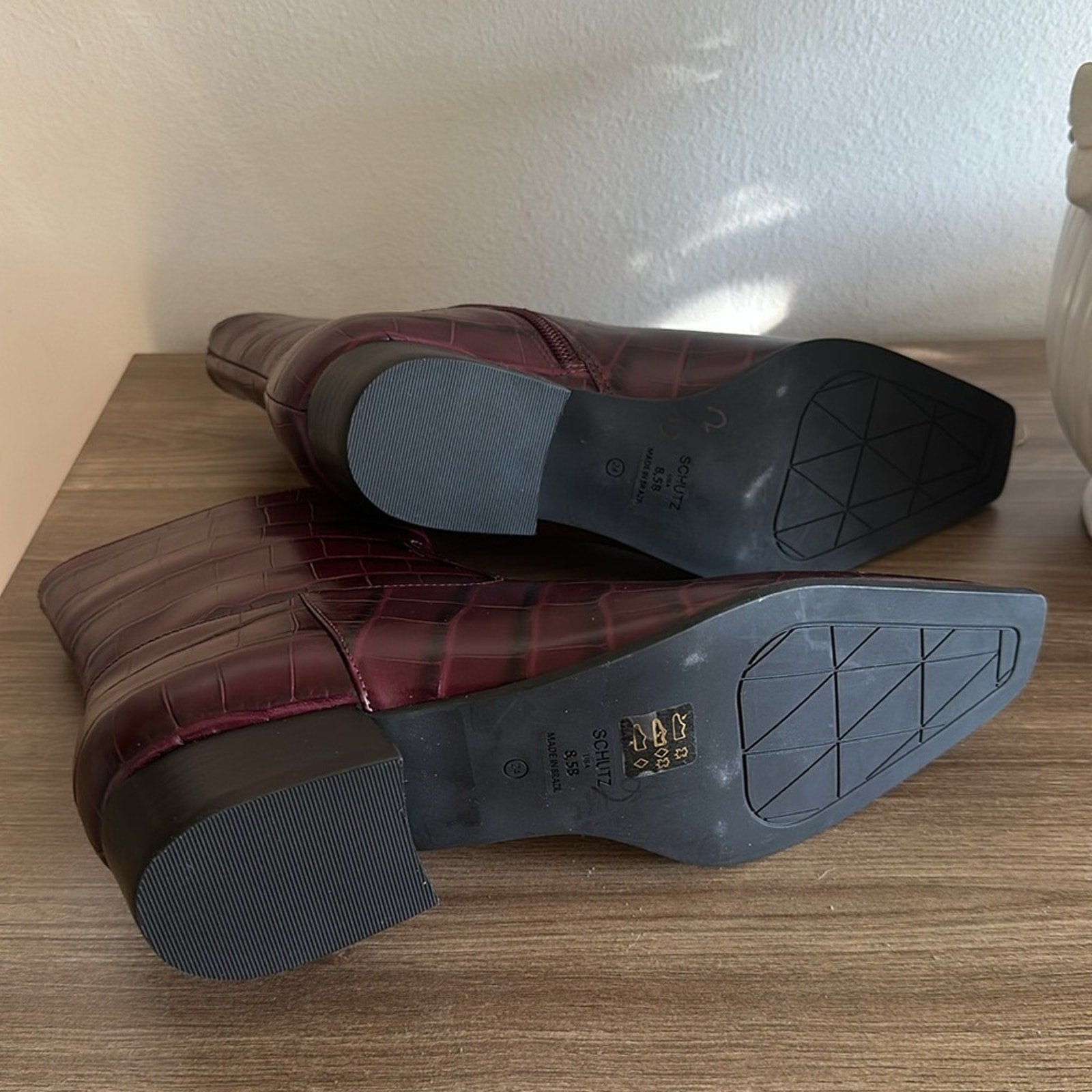 SCHUTZ Helena Crocodile Burgundy boots 8.5