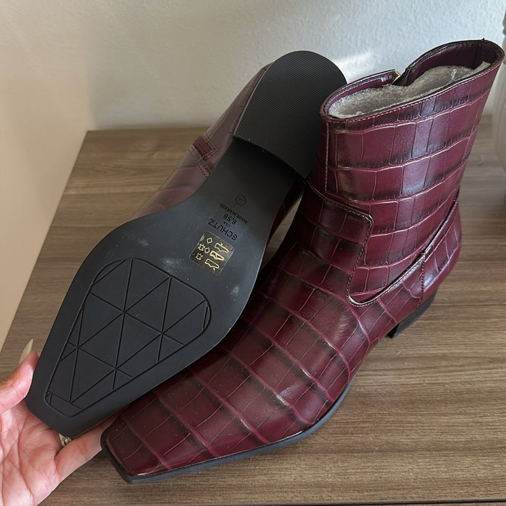 SCHUTZ Helena Crocodile Burgundy boots 8.5