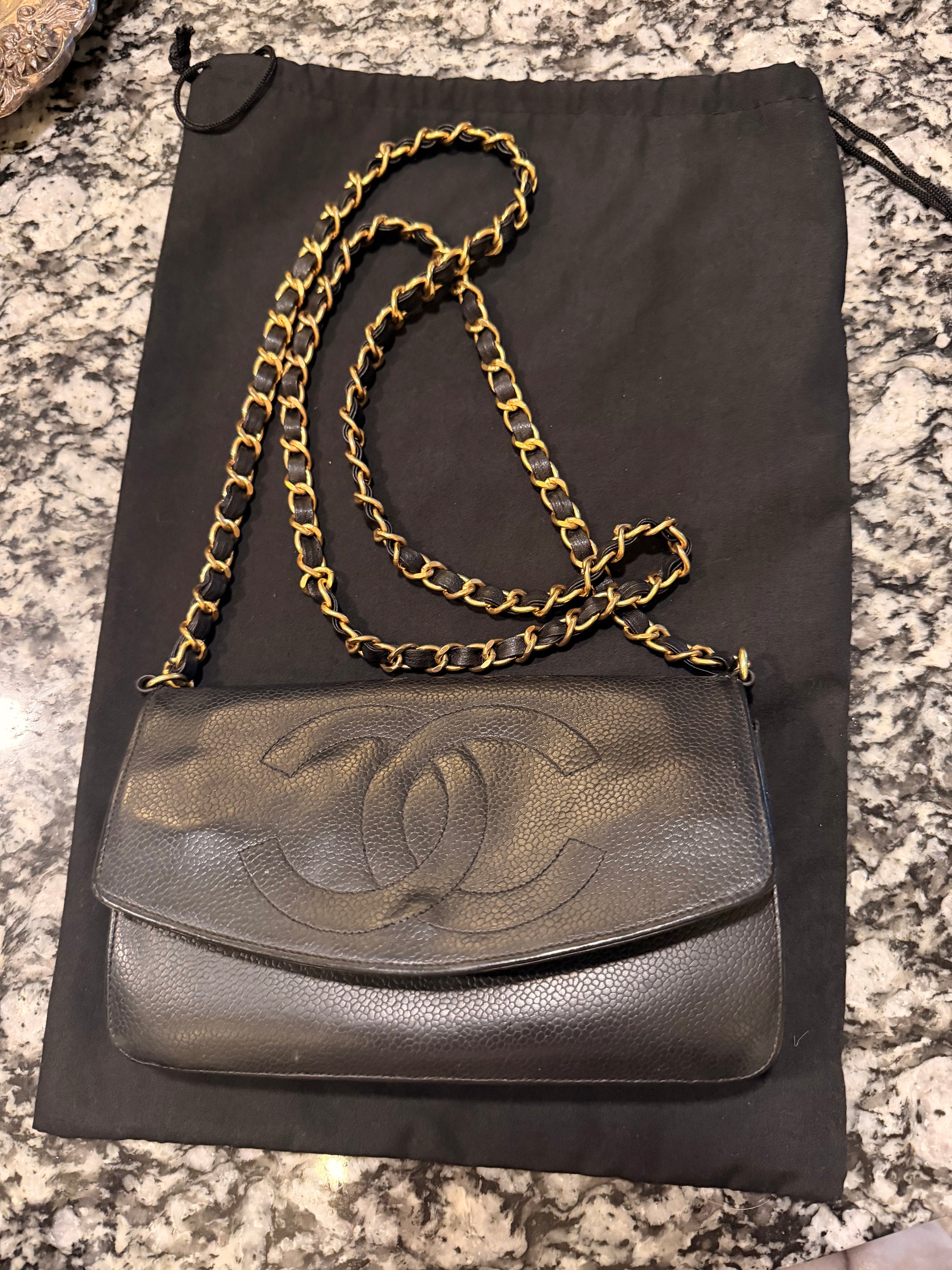 Chanel 1980s wallet on chain caviar leather