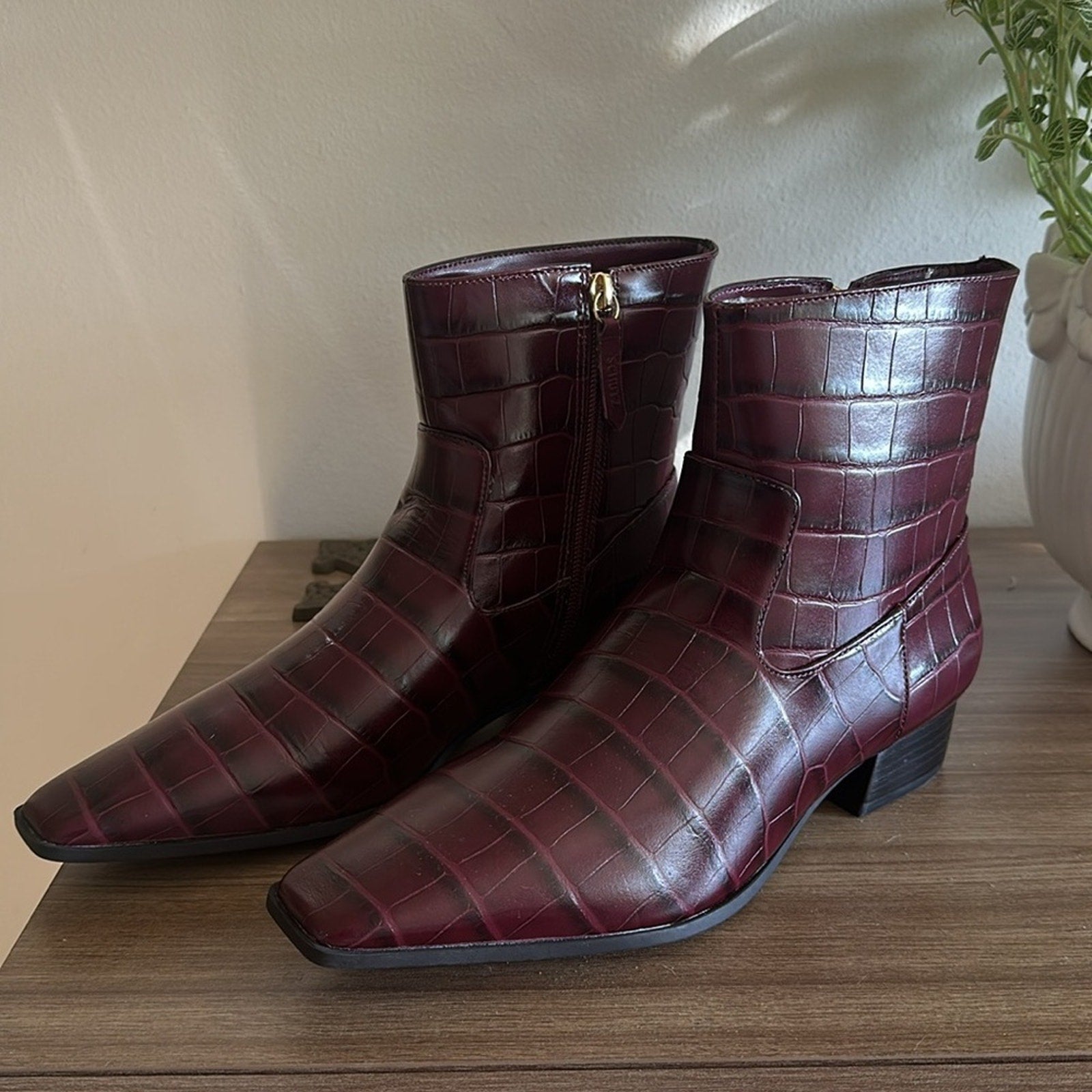 SCHUTZ Helena Crocodile Burgundy boots 8.5